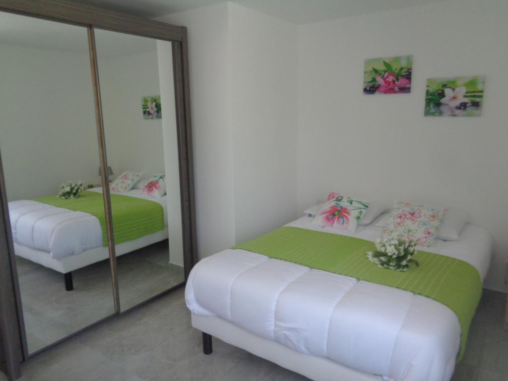 Hotel Du Midi Cazaubon מראה חיצוני תמונה