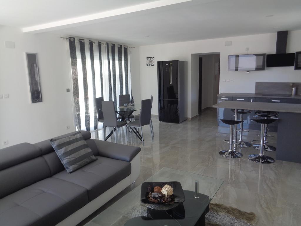 Hotel Du Midi Cazaubon מראה חיצוני תמונה